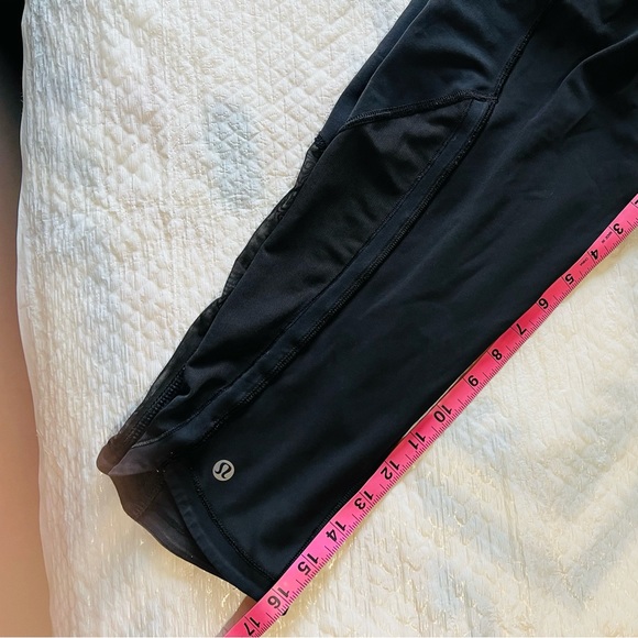 Lululemon women black workout capri pant black mesh side pull on zip pocket Sz 8 - Picture 14 of 15